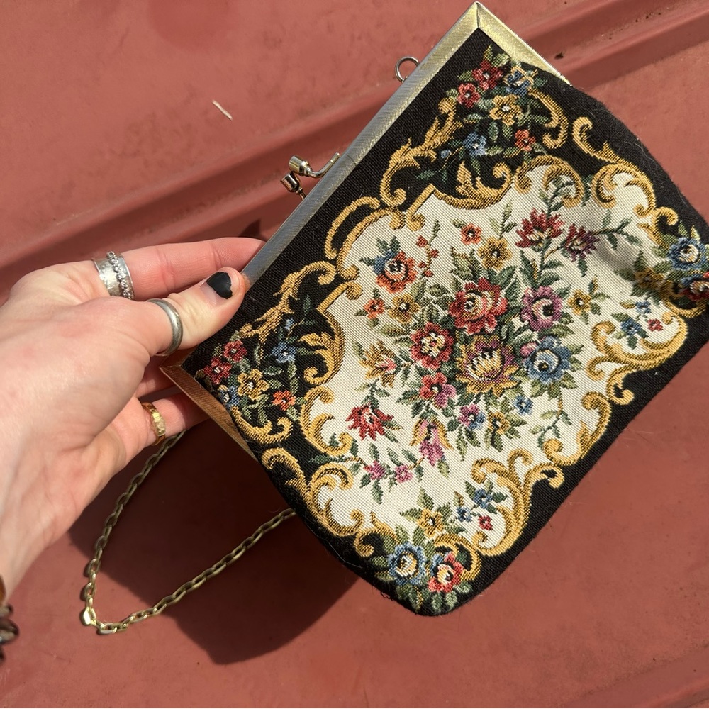 Vintage Black and multicolor Floral Tapestry Gold Chain Metal Frame Purse - Picture 1 of 4